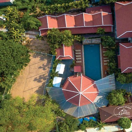 Garden Village Guesthouse & Pool Bar Сіємреап Екстер'єр фото