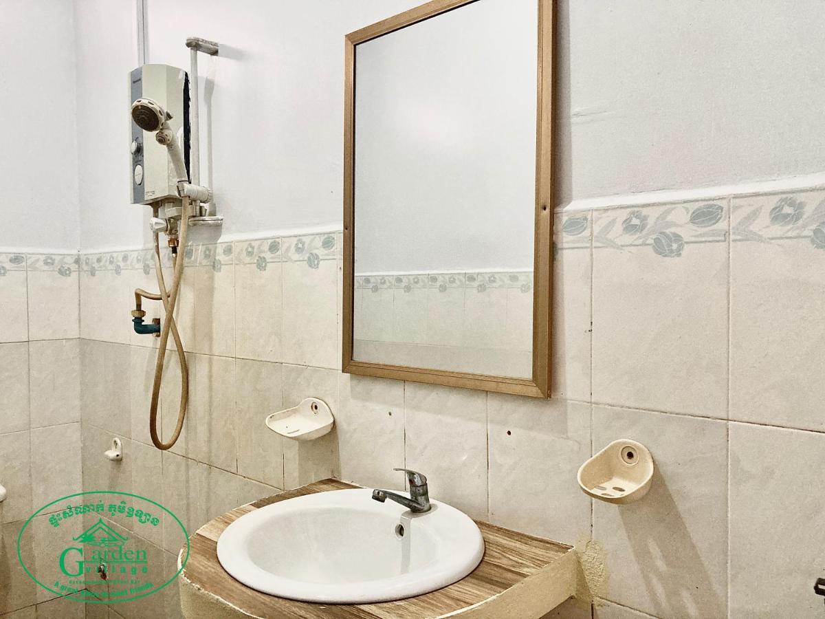 Garden Village Guesthouse & Pool Bar Сіємреап Екстер'єр фото