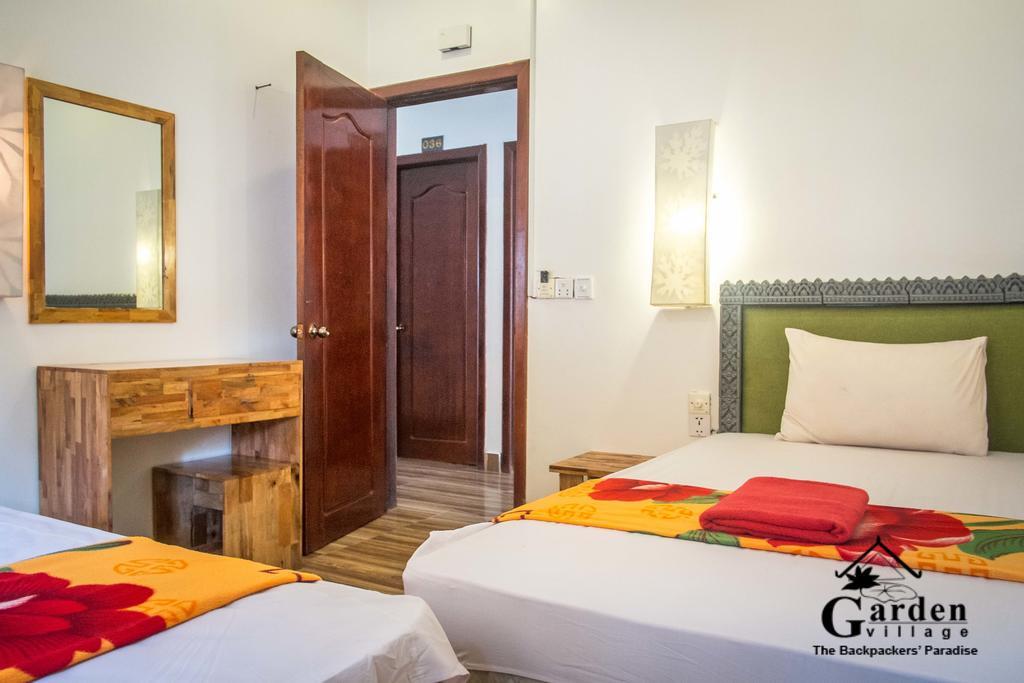 Garden Village Guesthouse & Pool Bar Сіємреап Екстер'єр фото